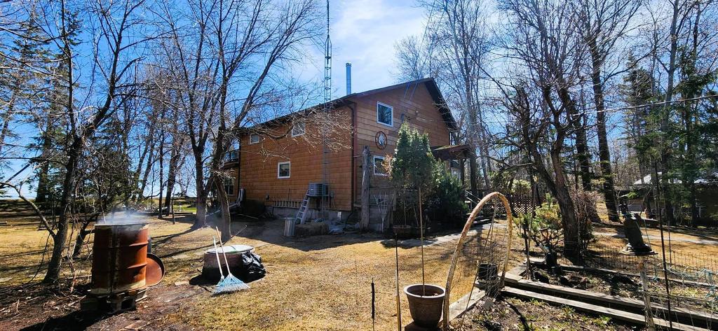 Side view of 104163 Isfeld Lane