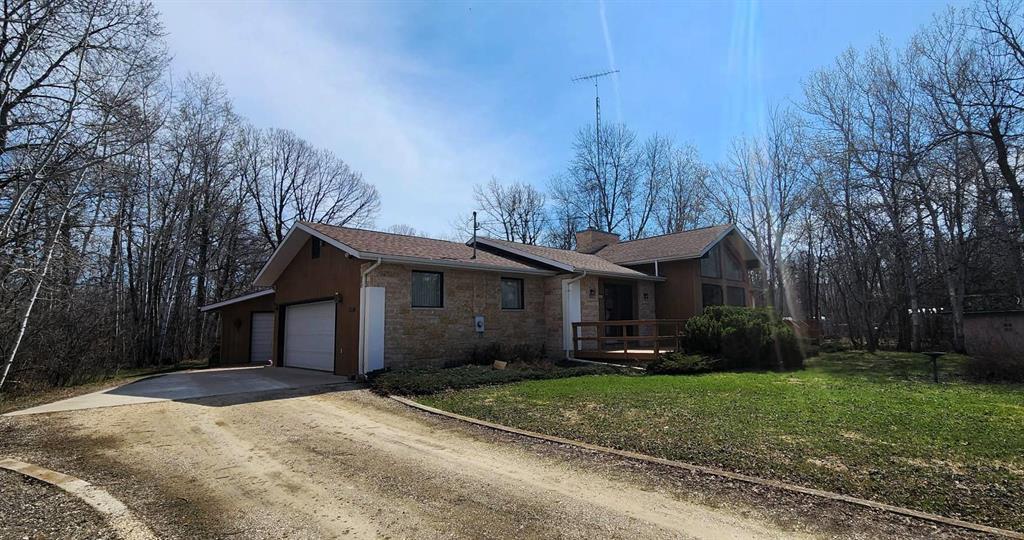Side view of 17 Nicklaus Close showing the double attached garage and driveway