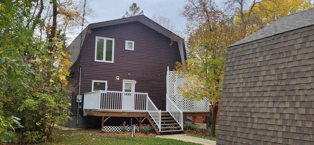 189 6th Street, Gimli &middot; the back of the house with the rear deck