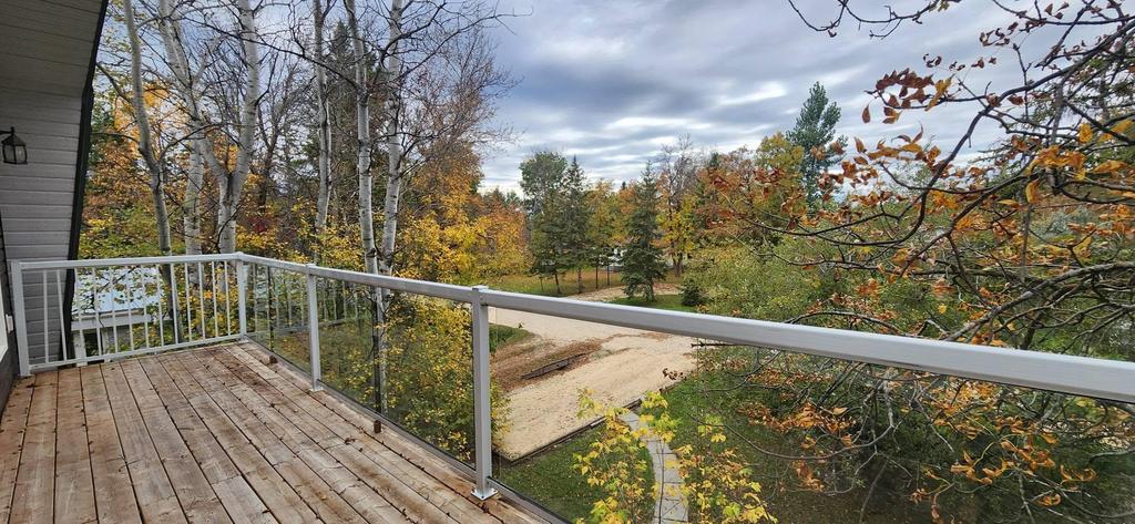 189 6th Street, Gimli &middot; the primary bedroom balcony overlooking the trees