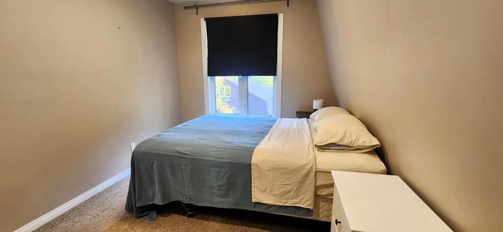 189 6th Street, Gimli &middot; second bedroom from the doorway