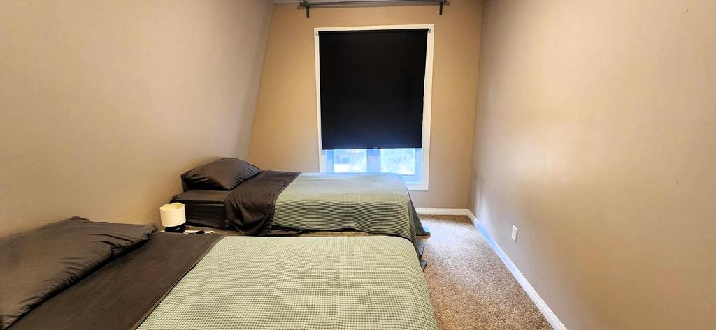 189 6th Street, Gimli &middot; third bedroom from the doorway