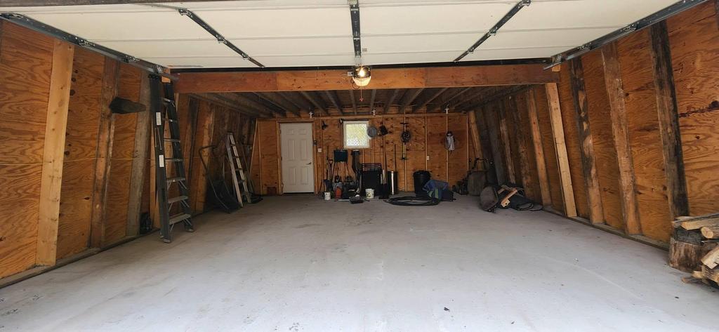 189 6th Street, Gimli &middot; inside the double garage