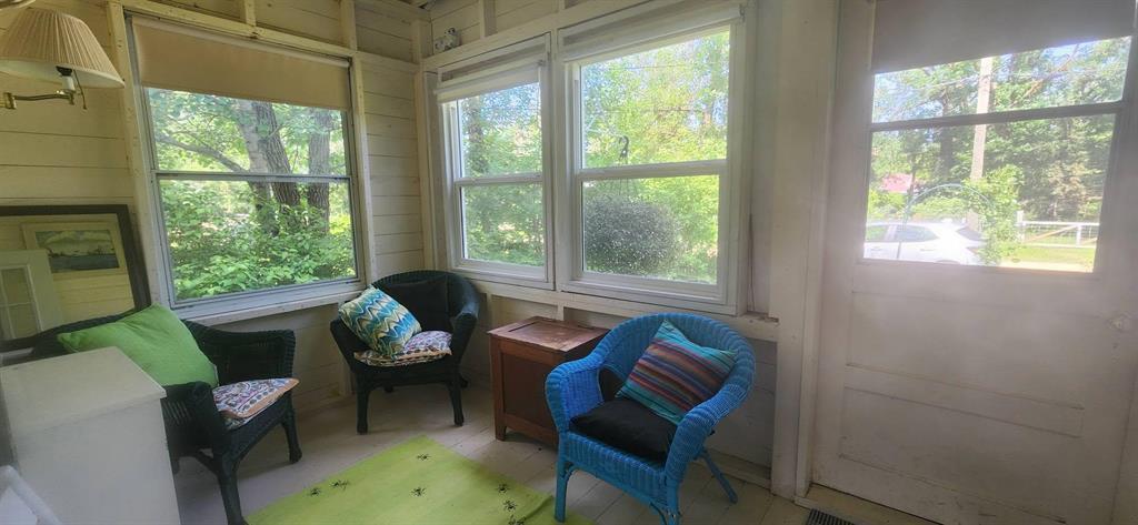 2 Maplewood Avenue, Whytewold · enclosed front porch