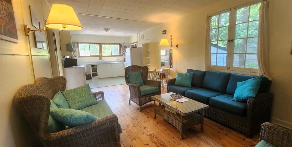 2 Maplewood Avenue, Whytewold · open-concept living room and kitchen