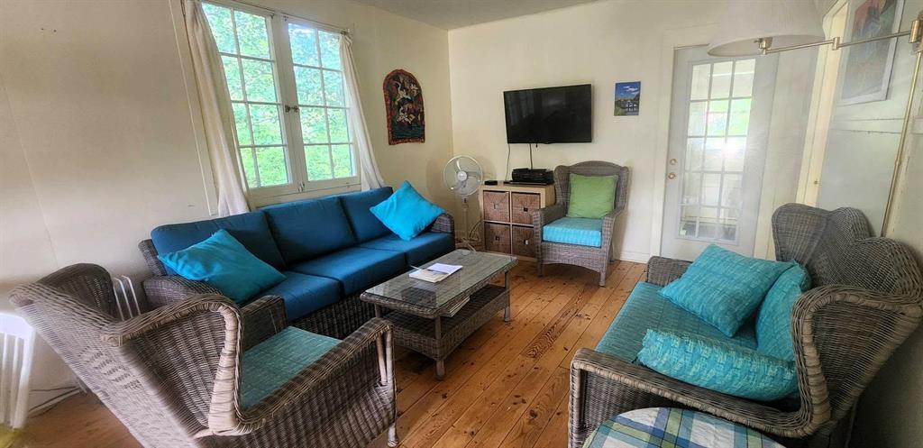 2 Maplewood Avenue, Whytewold · living room