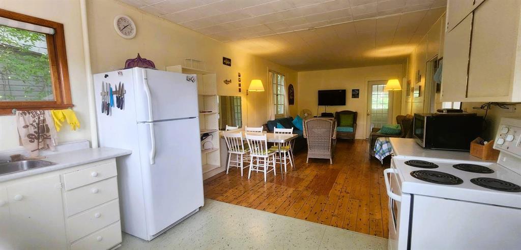 2 Maplewood Avenue, Whytewold · kitchen looking through to the living space