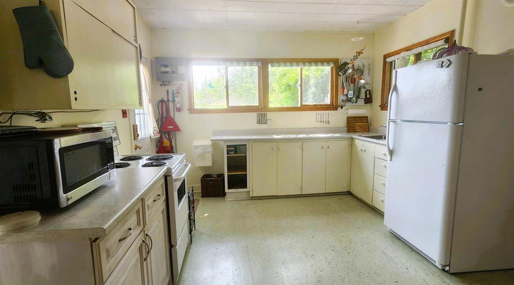 2 Maplewood Avenue, Whytewold · kitchen