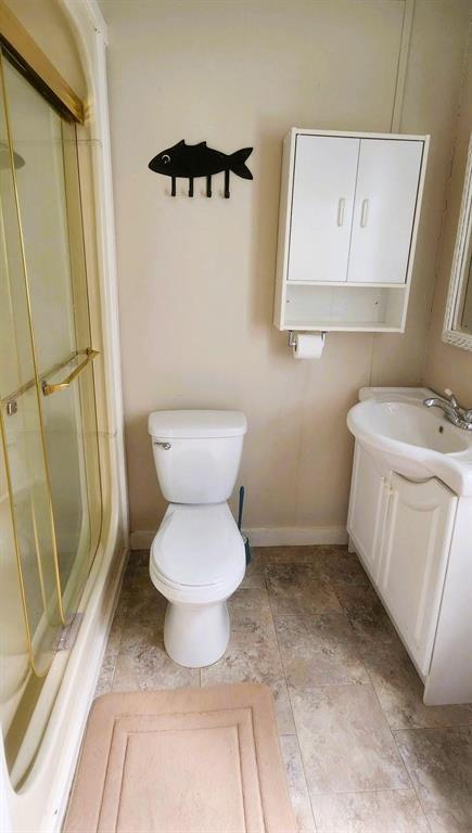 2 Maplewood Avenue, Whytewold · bathroom with shower and vanity