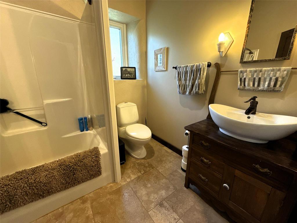 20053 Minerva Road &middot; the main bathroom, with the tub and shower