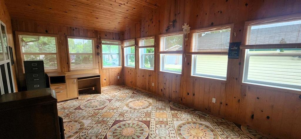 325 Epsilon Avenue, Winnipeg Beach &middot; bright sunroom with windows on three sides