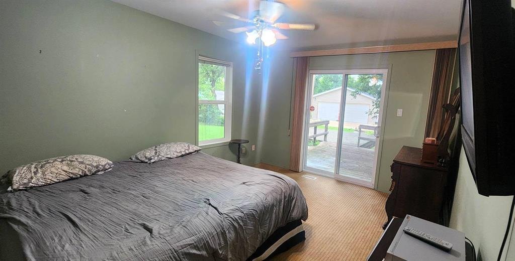 325 Epsilon Avenue, Winnipeg Beach &middot; primary bedroom with a patio door out to the yard