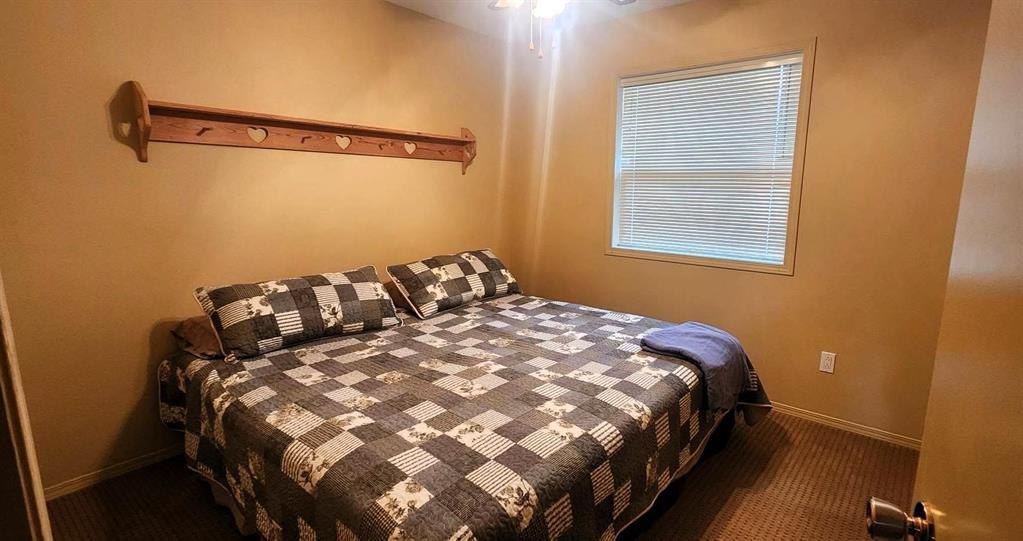 325 Epsilon Avenue, Winnipeg Beach &middot; second bedroom with a double bed and window