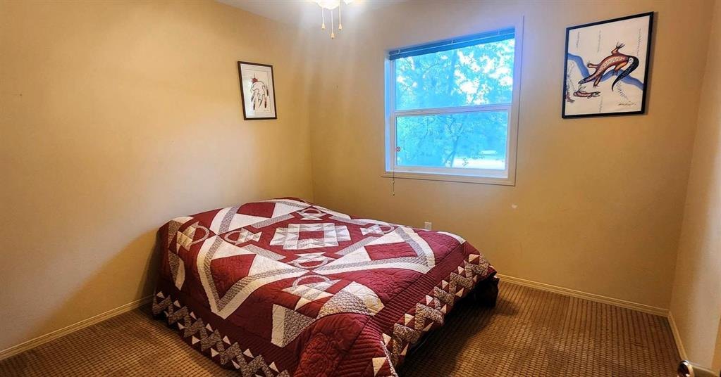 325 Epsilon Avenue, Winnipeg Beach &middot; third bedroom with a window over the garden