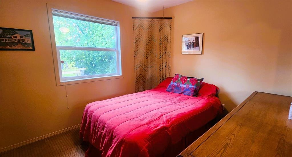 325 Epsilon Avenue, Winnipeg Beach &middot; fourth bedroom with a window and built-in shelving