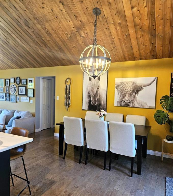 34 Nicklaus Drive, Sandy Hook · dining area under the wood ceiling