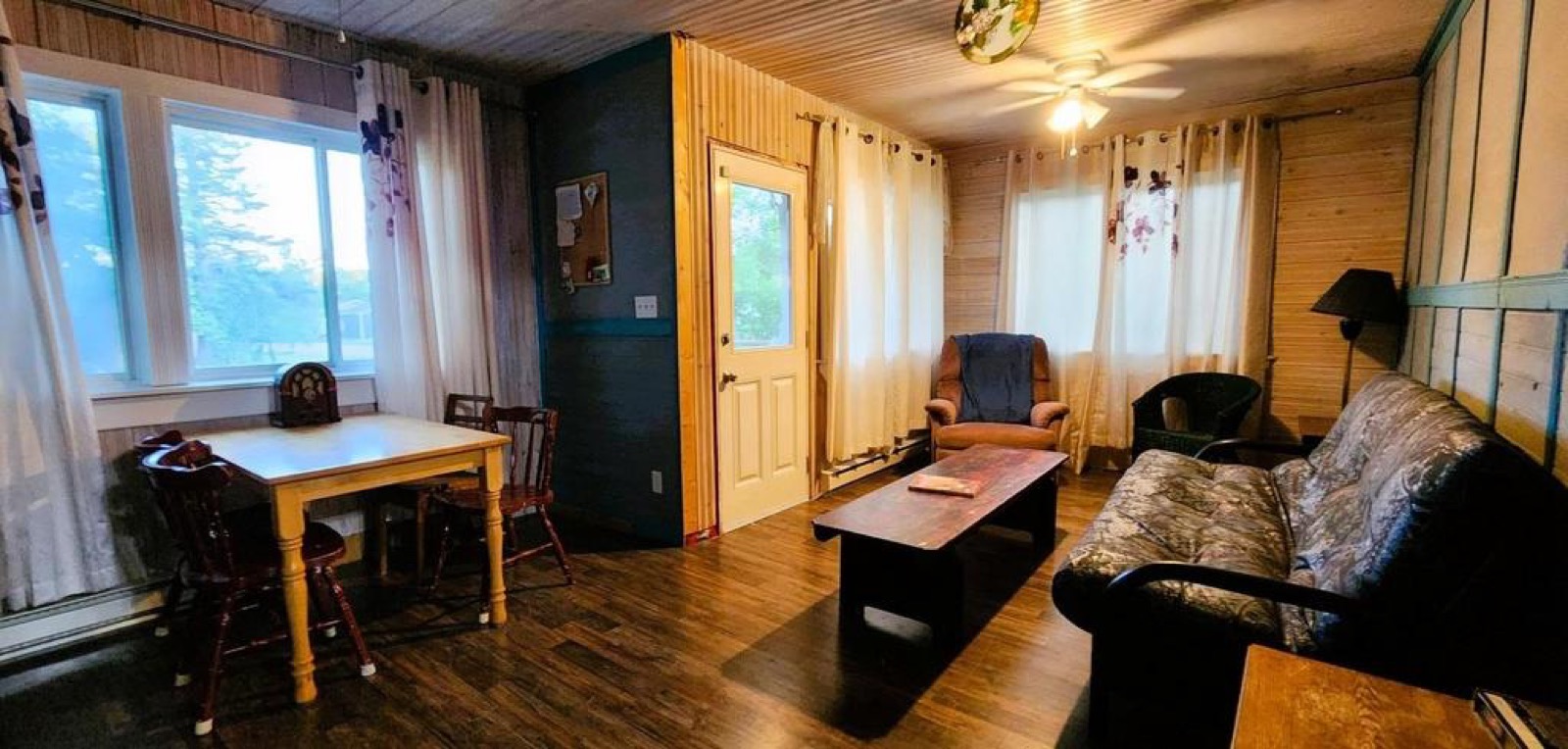 349 Hazel Avenue Winnipeg Beach, living area