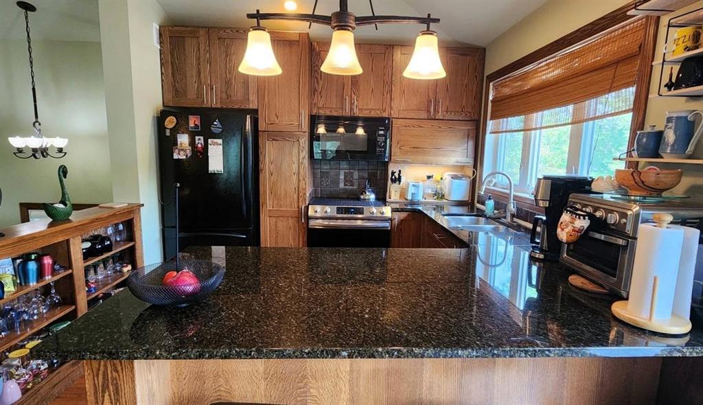 35 Thorvaldson Drive, Arnes · kitchen, upper level