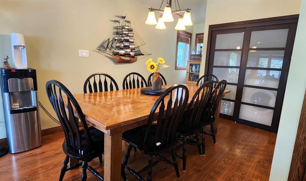 35 Thorvaldson Drive, Arnes · dining room, upper level