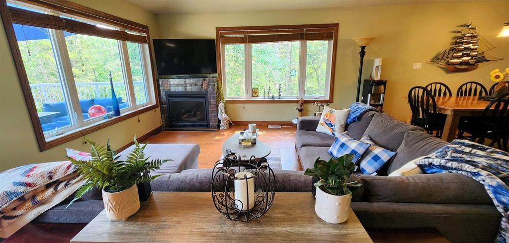 35 Thorvaldson Drive, Arnes · living room, upper level
