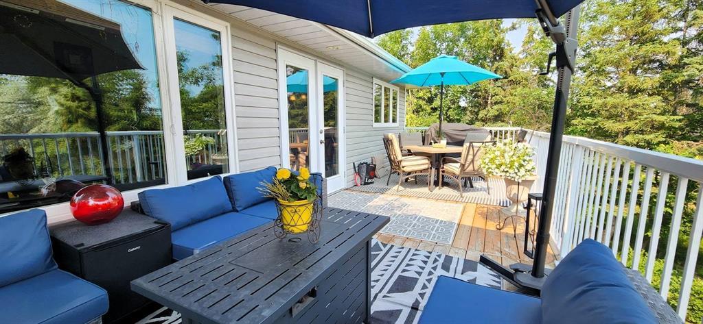 35 Thorvaldson Drive, Arnes · upper deck off the living room