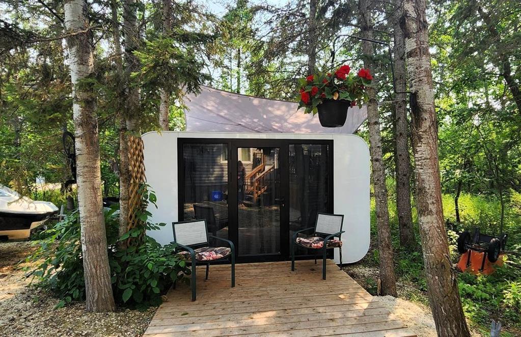 35 Thorvaldson Drive, Arnes · guest cube bunkie and its deck