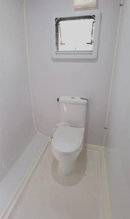 35 Thorvaldson Drive, Arnes · bathroom in the bunkie