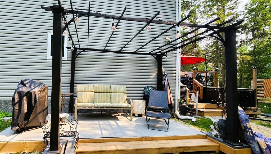 35 Thorvaldson Drive, Arnes · back deck pergola, top still to be installed