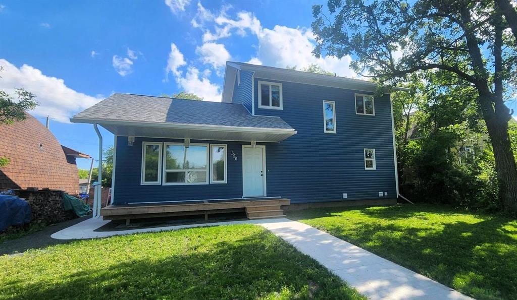 350 Park Avenue, Winnipeg Beach — exterior