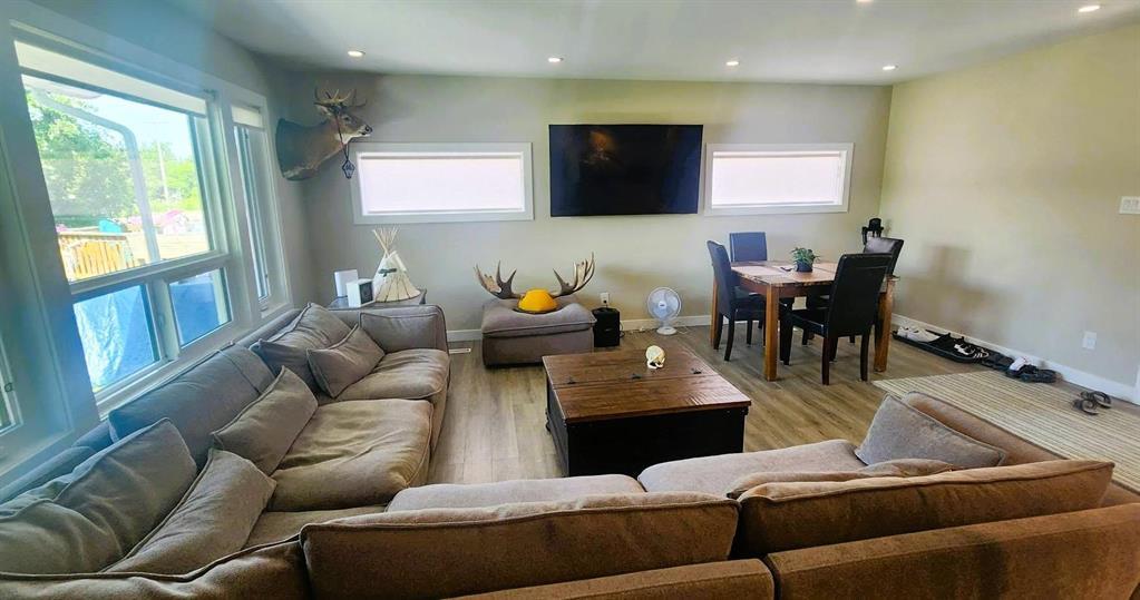 350 Park Avenue, Winnipeg Beach — interior