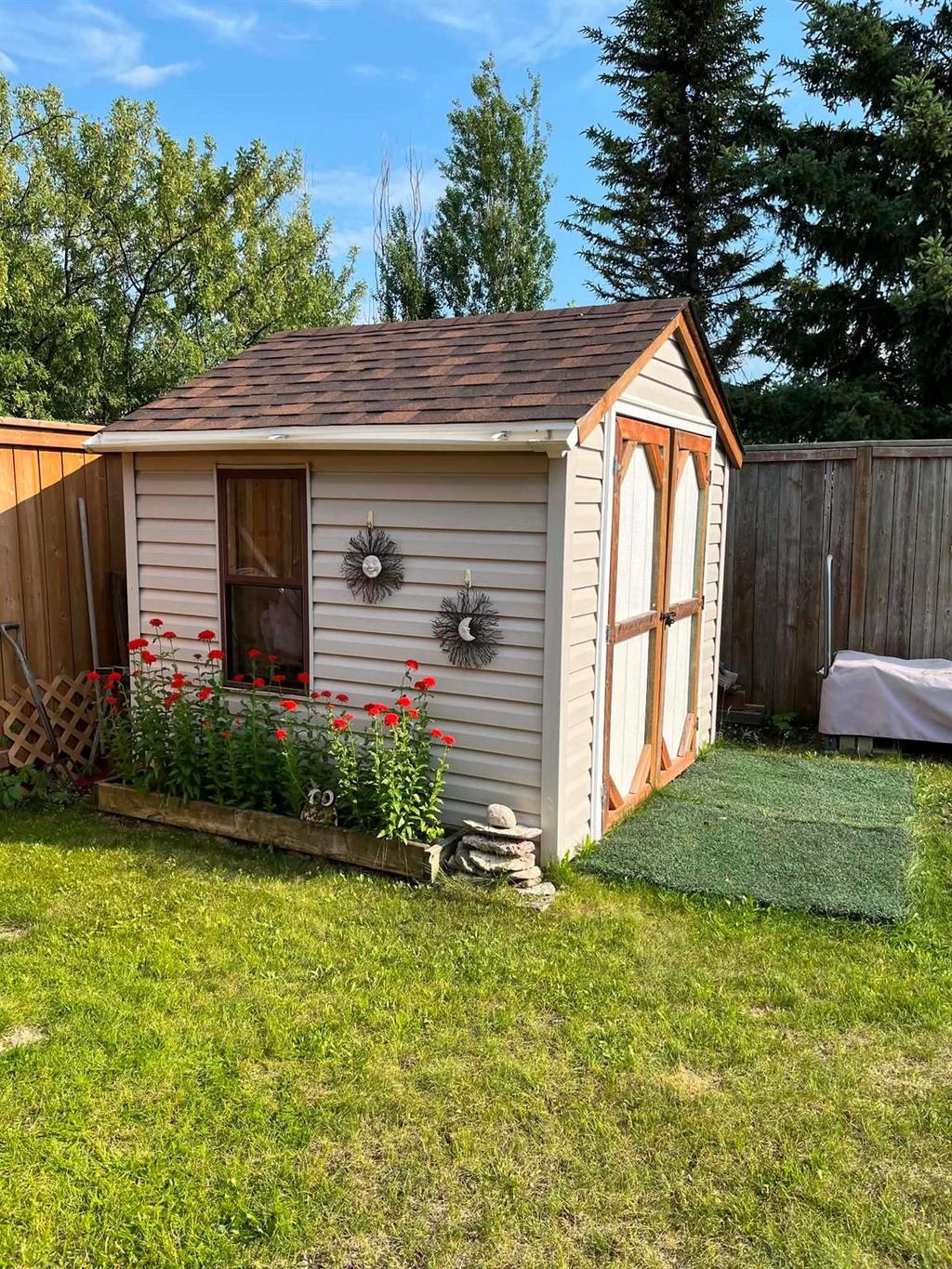 40 Forestgate Avenue, Linden Woods · garden shed at the side of the yard