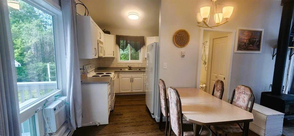 41 Little Deer Road &middot; kitchen and dining area with a window over the counter