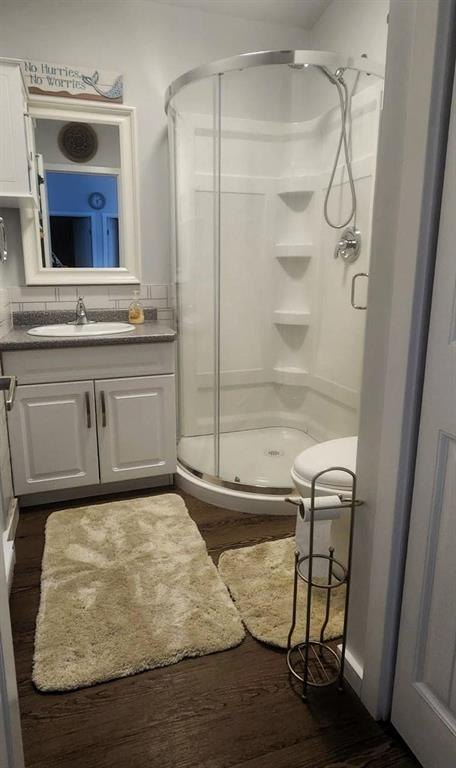 41 Little Deer Road &middot; bathroom with a corner shower and vanity