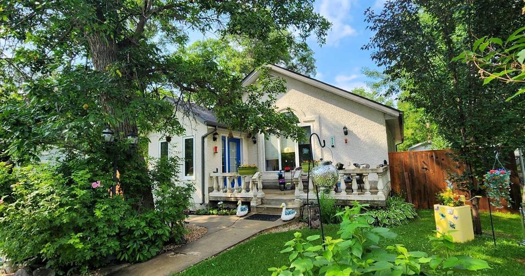 413 Pleiades Avenue, Winnipeg Beach — front exterior with landscaped yard