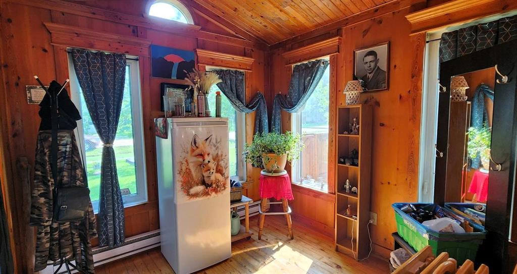 413 Pleiades Avenue, Winnipeg Beach — interior