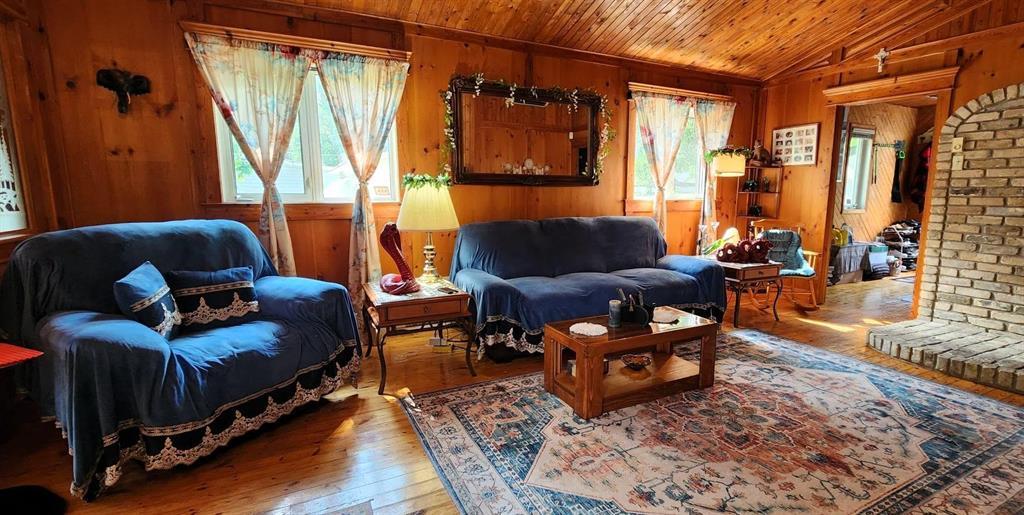 413 Pleiades Avenue, Winnipeg Beach — living space