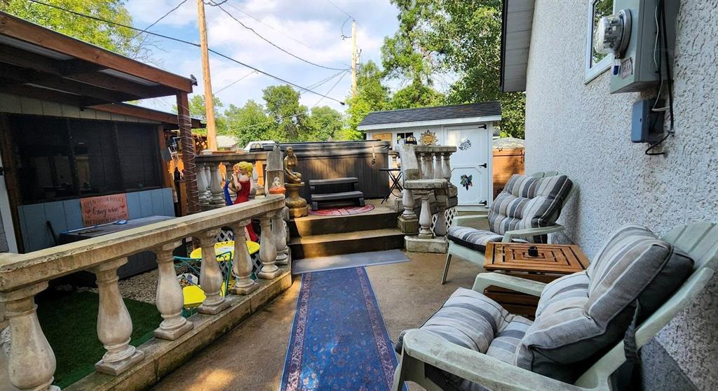 413 Pleiades Avenue, Winnipeg Beach — screen room