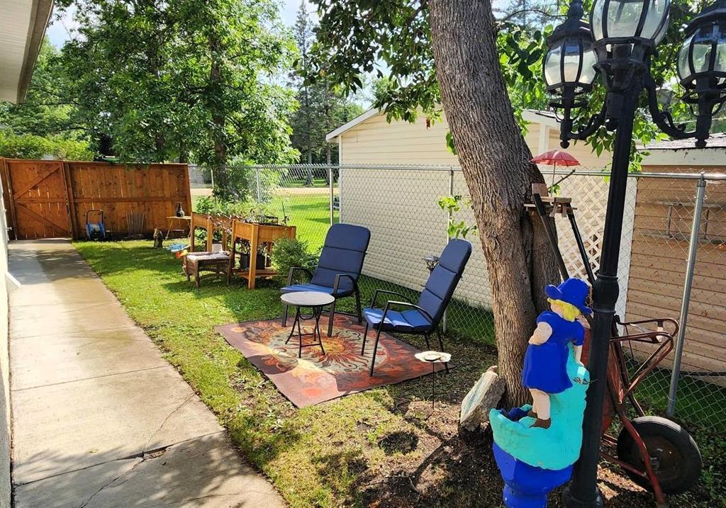 413 Pleiades Avenue, Winnipeg Beach — outdoor living