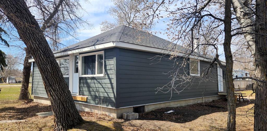 414 PTH 9 Highway, Winnipeg Beach &middot; the side of the house and the big trees in the yard