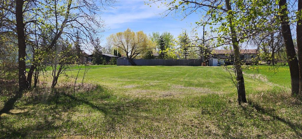 Ground-level view of the vacant lot at 552 Silverdale Avenue, Winnipeg Beach