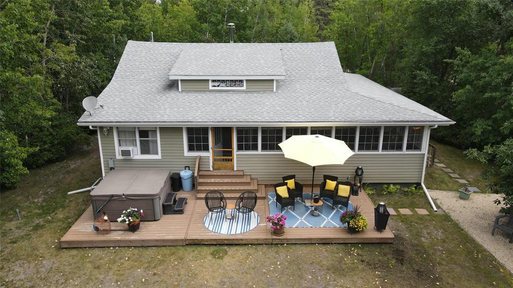 560 Prospect Street, Winnipeg Beach · deck seating and dining outside the enclosed porch
