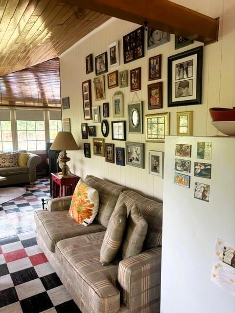 560 Prospect Street, Winnipeg Beach · sitting area with a gallery wall of framed pictures