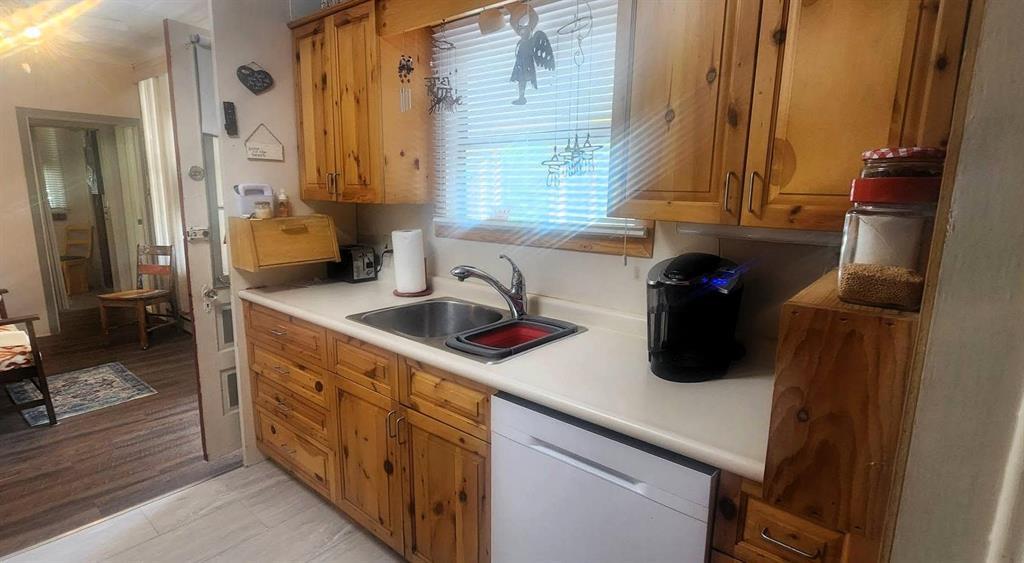 560 Prospect Street, Winnipeg Beach · kitchen counter with the sink and dishwasher