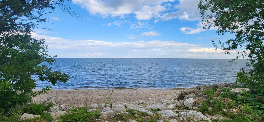 560 Prospect Street, Winnipeg Beach · the shoreline at the end of the walk