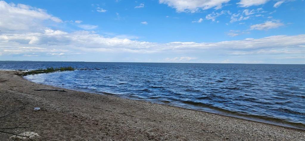 560 Prospect Street, Winnipeg Beach · sand beach and open water on Lake Winnipeg