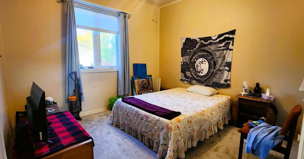 82 Willow Drive, Aspen Park &middot; primary bedroom with a double bed