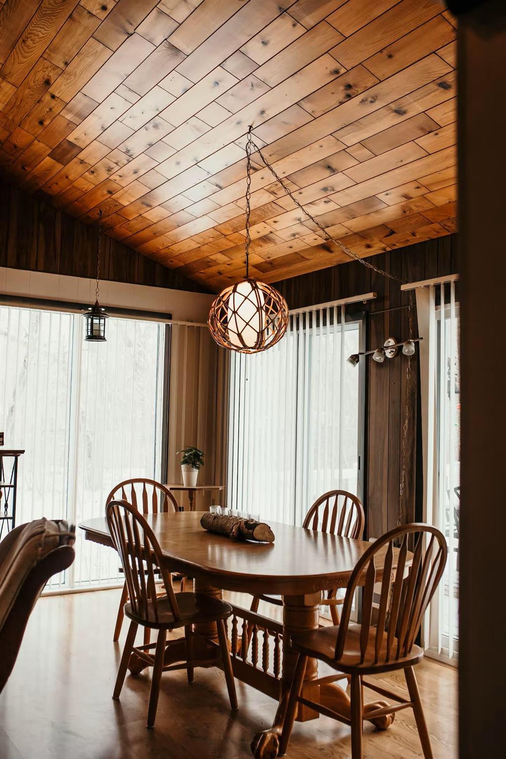 899 PTH 9 Highway, Winnipeg Beach &middot; dining area with a round table beside the windows