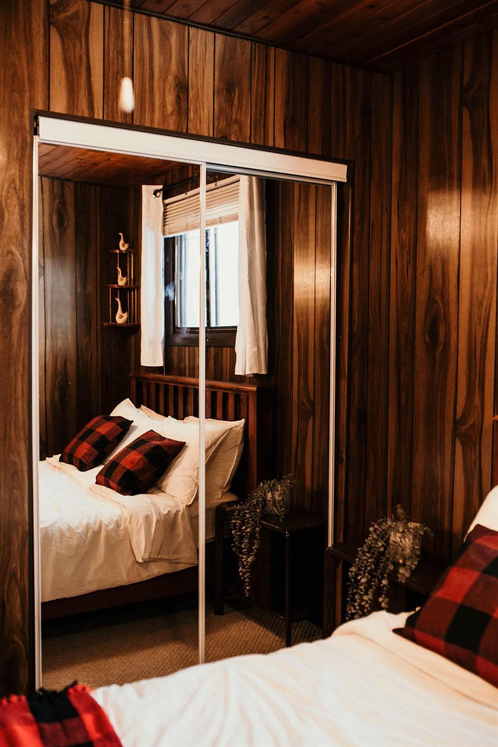 899 PTH 9 Highway, Winnipeg Beach &middot; bedroom with mirrored closet doors